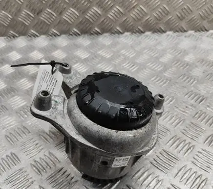 Engine mount bracket