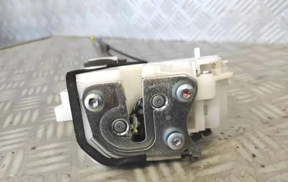 Mitsubishi Space Star Rear door lock 
