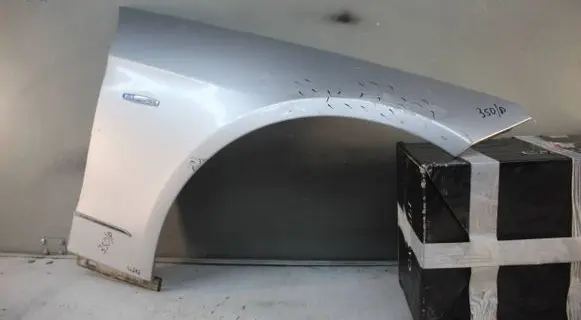 Mercedes-Benz E W212 Fender mounting bracket