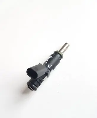 Mercedes-Benz GLK (X204) Fuel injector A2720780249 A050C04839