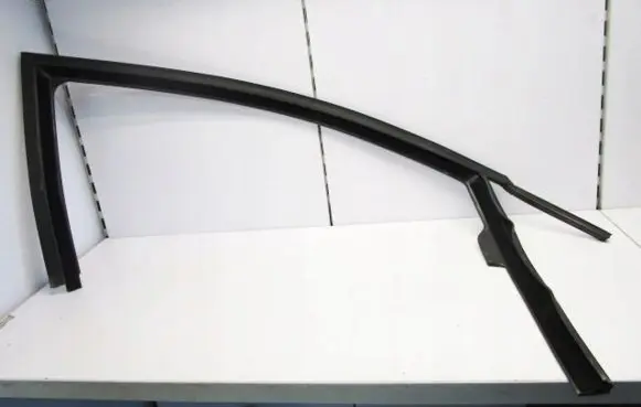 Seat Altea XL Front door rubber seal 5P0837432A