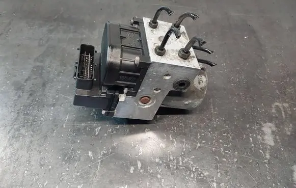 Volkswagen PASSAT B5 ABS Pump 8E0614111AB 0265216559 0273004281