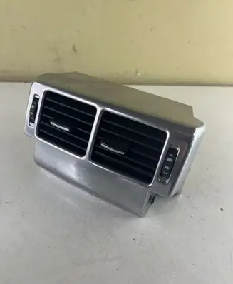 Rear air vent grill