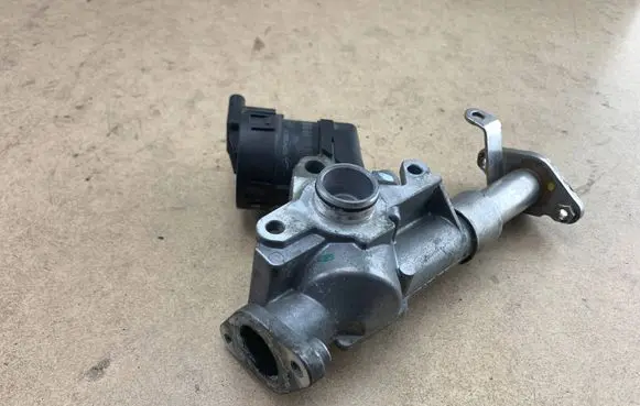 BMW 1 E81 E87 EGR valve 11717563241 7563241