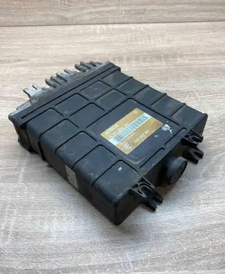 Volkswagen Golf III Engine control unit/module ECU 1H0907311 0261200701