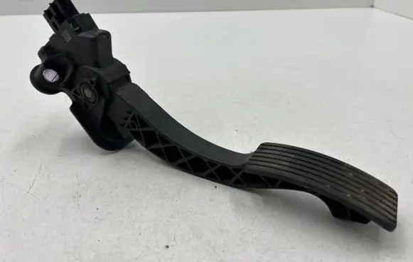 Citroen C-Crosser Accelerator throttle pedal 1600A102 01724631057