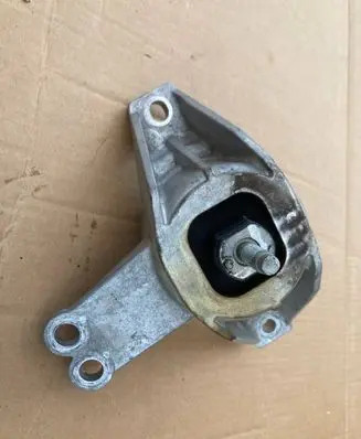 Hyundai Tucson IV NX4 Engine mount bracket 21815-N9110