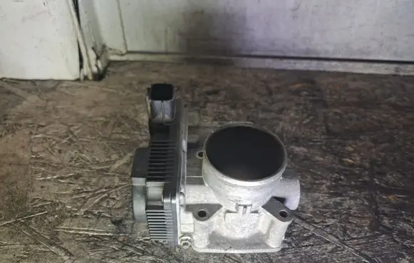 Nissan Primera Throttle valve SERA57601 A2206