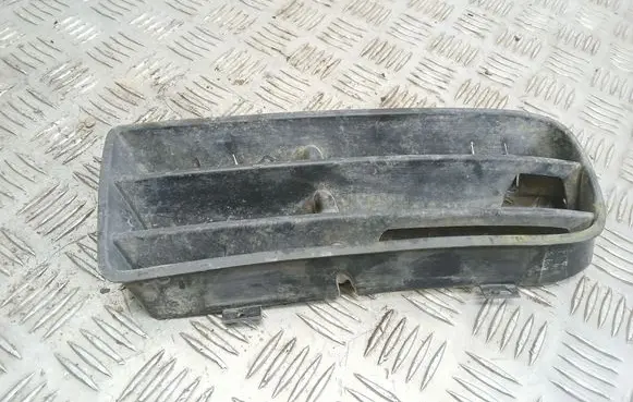 Volkswagen Golf IV Front bumper lower grill 1J0853665B