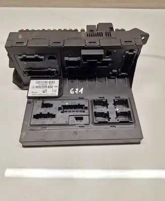 Mercedes-Benz E W211 Fuse module 2115453101 20071635