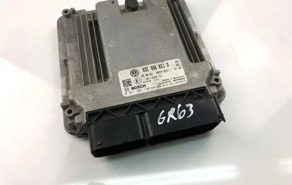 Volkswagen Touran I Engine control unit/module 03C906021D