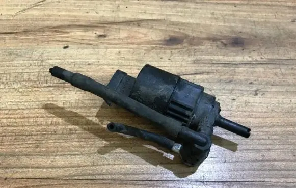 Renault Scenic I Windscreen/windshield washer pump 7700821782