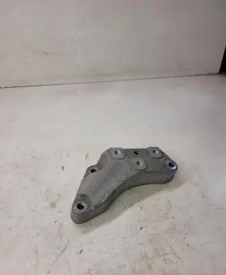 Audi Q3 8U Engine mounting bracket 5N0199117A