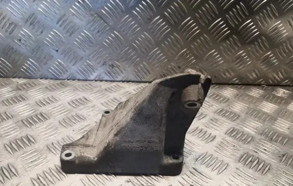 Mercedes-Benz C W203 Engine mounting bracket 2722230804 A2722230804