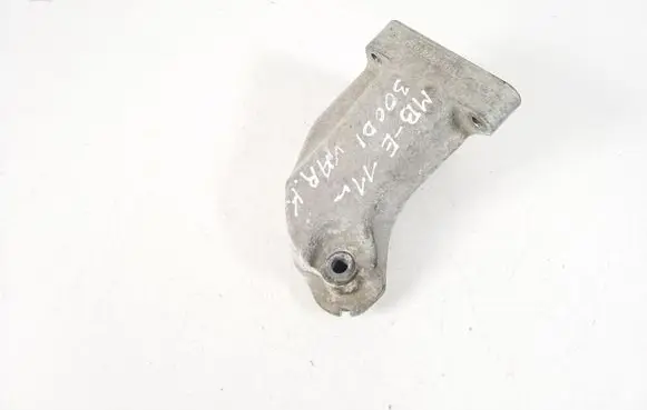 Mercedes-Benz E W212 Engine mounting bracket A6422233304