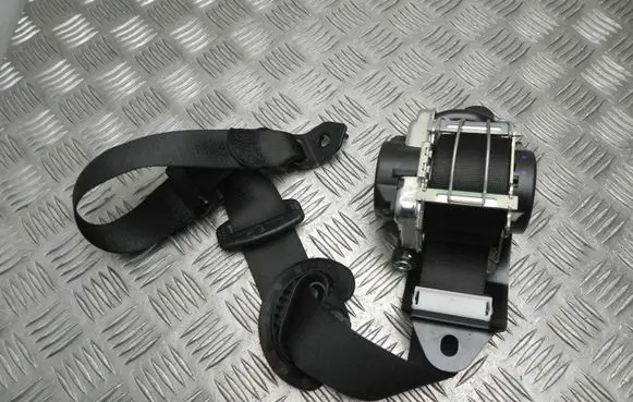 BMW 2 F46 Rear seatbelt 7951762 M4690