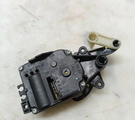Audi A3 S3 8L Air flap motor/actuator 1J1907511A 6NN00769200