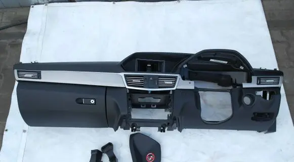Mercedes-Benz E W212 Dashboard A2126802487 14032011