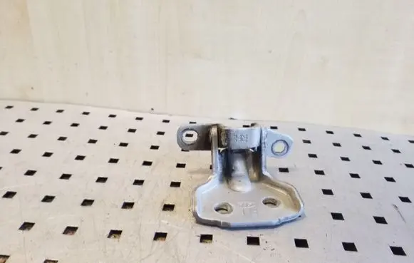 KIA Sorento Front door lower hinge 