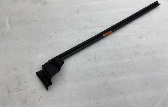 Tesla Model 3 Rubber seal front door window/glass 109049500E 1090496