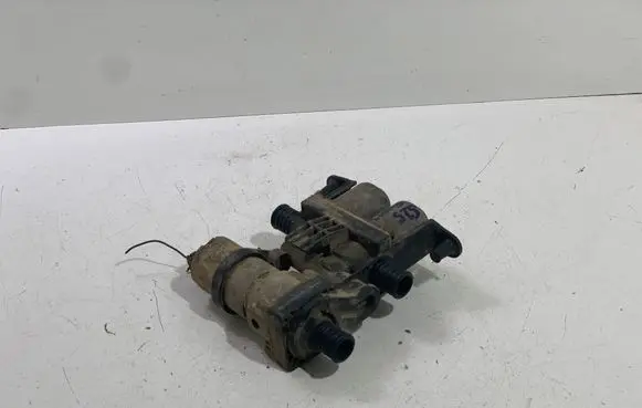 BMW 5 E39 Coolant heater control valve 8374994 1147412135