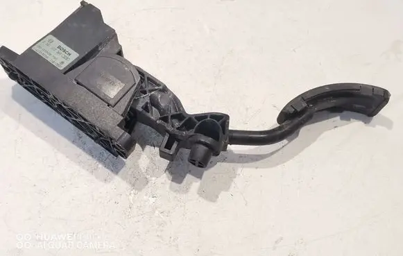 Volkswagen Golf IV Accelerator throttle pedal 0281002346