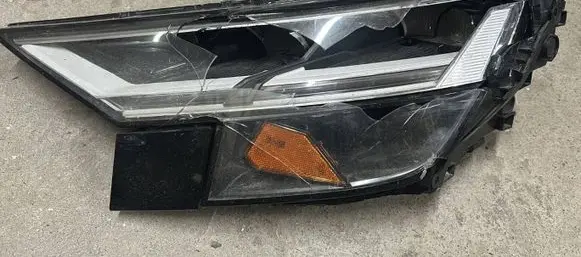 Audi Q8 Headlight/headlamp 4M0941033B