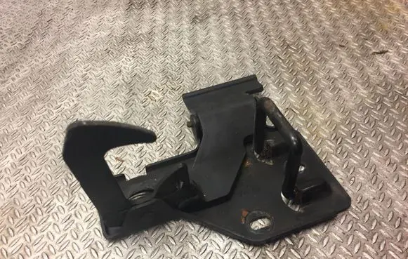 Engine bonnet (hood) release handle