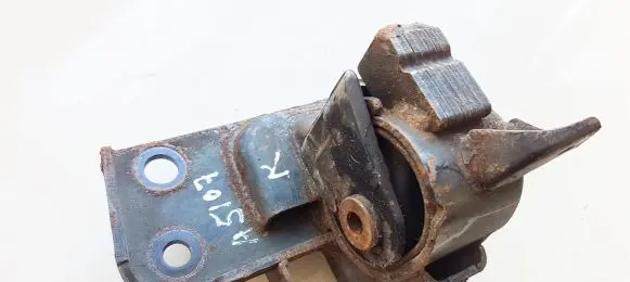 Toyota Avensis T270 Engine mount bracket av92185 av-92185
