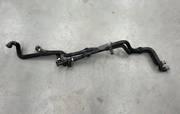 BMW 5 G30 G31 Engine coolant pipe/hose