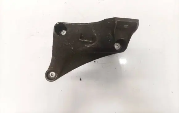 BMW 5 E39 Engine mounting bracket 6750441