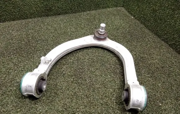 Land Rover Defender Front upper control arm/wishbone L8B23091AA L8B23091 L2L7A