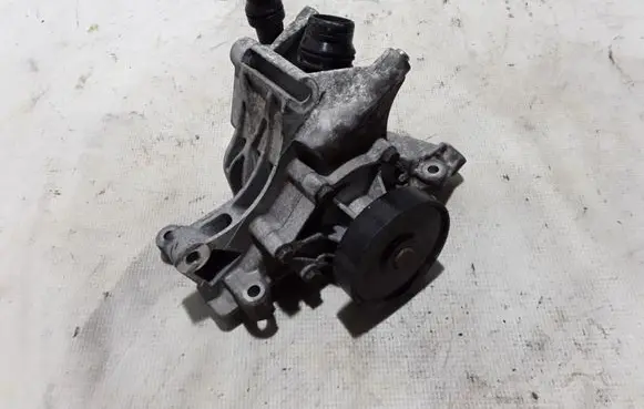 Mini Cooper Countryman R60 Water pump 8512443
