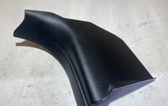 Foot area side trim