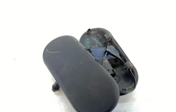 Windshield washer spray nozzle