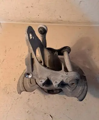 BMW X6 M Rear wheel hub spindle/knuckle 6770983