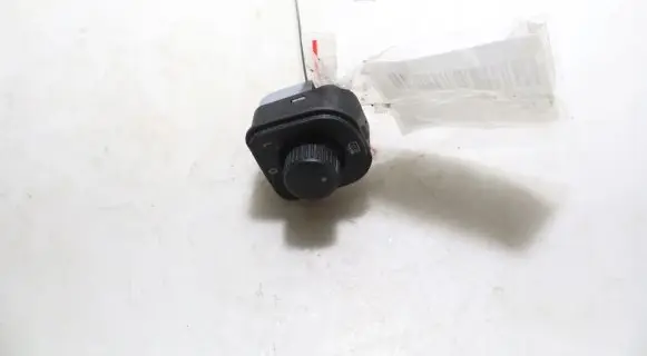 Volkswagen Golf V Wing mirror switch