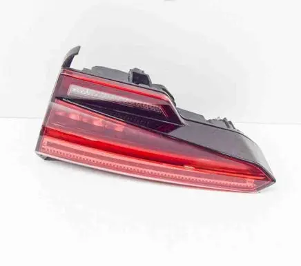 Tailgate rear/tail lights