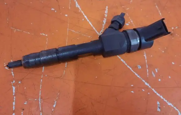 Renault Scenic II - Grand scenic II Fuel injector 8200389369