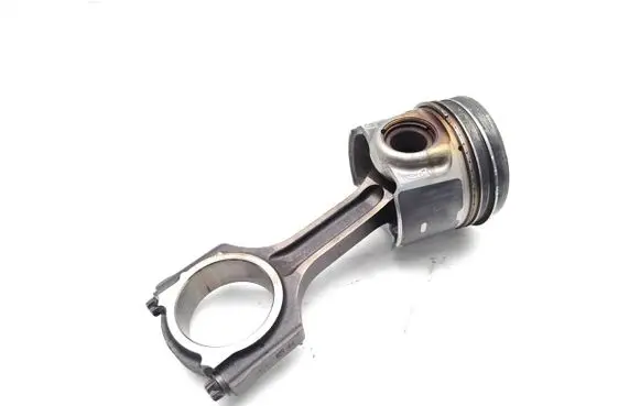 Ford Focus Piston with connecting rod YMF6