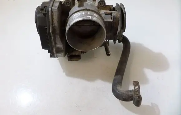 Volkswagen Golf IV Throttle valve 06A1330643
