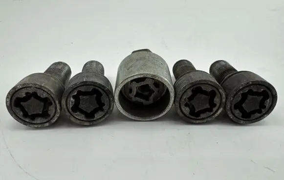 Volkswagen T-Cross Anti-theft wheel nuts and lock 