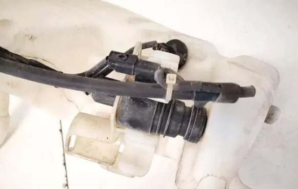 Mercedes-Benz CLS C219 Windscreen/windshield washer pump