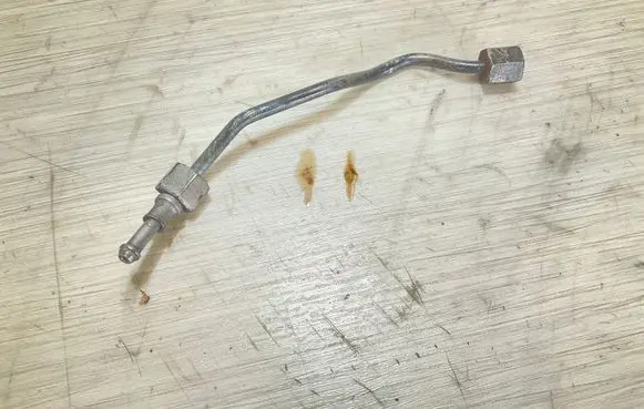 Mercedes-Benz Sprinter W906 Fuel injector supply line/pipe 
