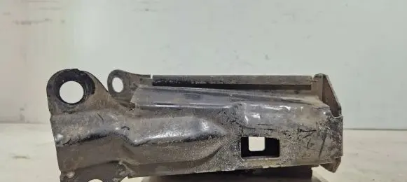 Volvo V70 Radiator mount bracket 31274499