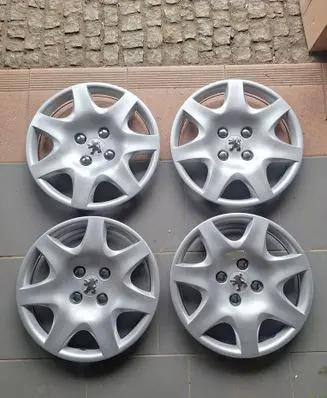 Peugeot 308 R15 wheel hub/cap/trim 9661956180