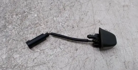 Windshield washer spray nozzle