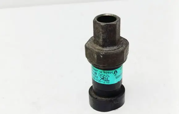Renault Scenic I Air conditioning (A/C) pressure sensor 7700424025