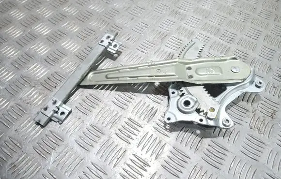 Mitsubishi Outlander Rear window lifting mechanism without motor