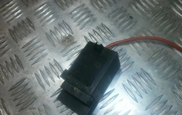 BMW 5 E34 Glow plug pre-heat relay 12212243562 72RB500